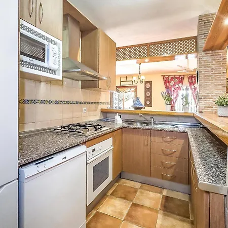 2 Bedroom Amazing In Holiday home