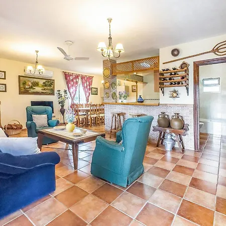 2 Bedroom Amazing In Holiday home Mijas